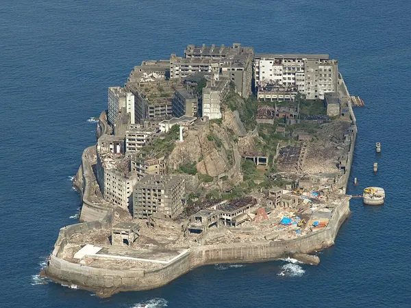 Portada de The Battleship Island