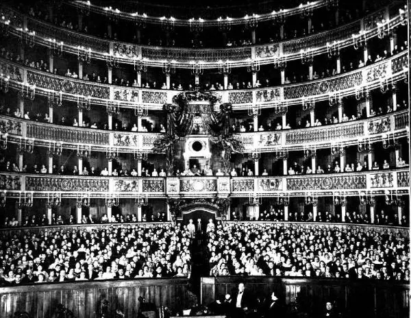 Portada de Casta diva