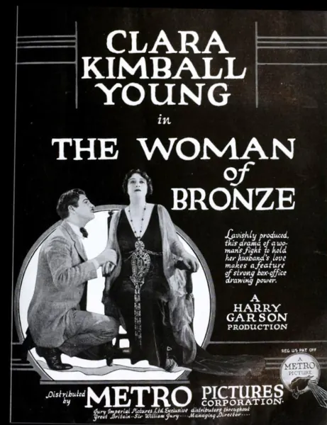 Capa de The Woman of Bronze