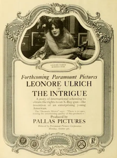 Capa de The Intrigue