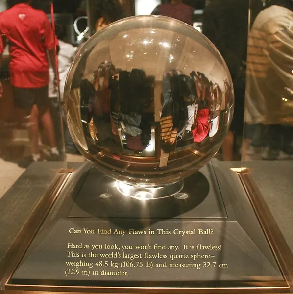 Capa de The Crystal Ball